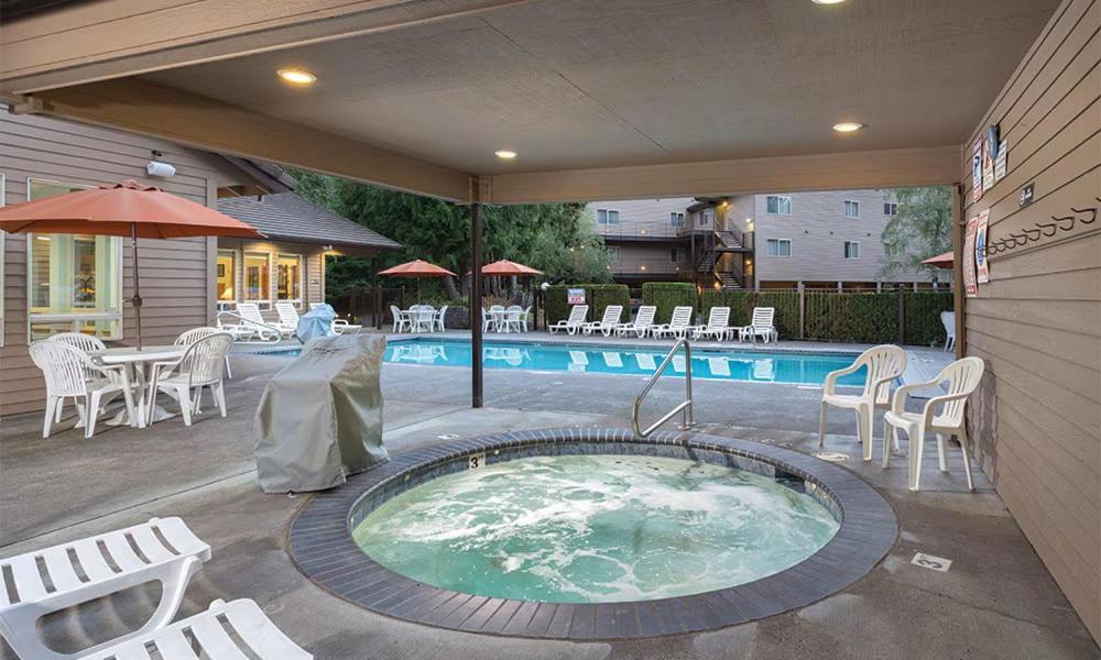 Whispering Woods Resort Welches エクステリア 写真